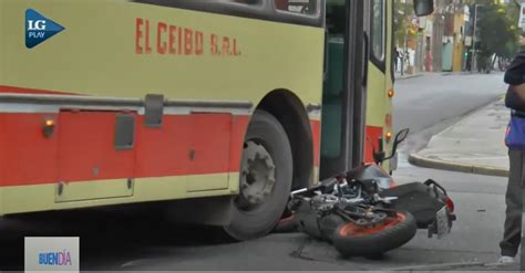 Video El Impresionante Accidente Entre Un Colectivo Y Una Moto Que