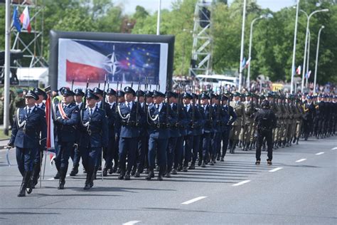 Warszawa Maja Wojsko Polskie Przesz O Przez Stolic Zobacz Zdj Cia