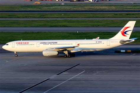 China Eastern Airlines Airbus A330 300 B 1066 Shangh Flickr