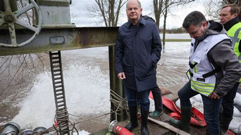 Scholz Mit Gummistiefeln Im Hochwasser Kritik Von Anwohnern WELT