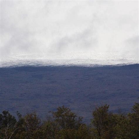 Stunning snow-blanketed Hawaii - CBS News