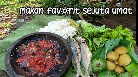 Lalapan Mentah Jengkol Selada Nasi Liwet Sambal Terasi Ikan Asin