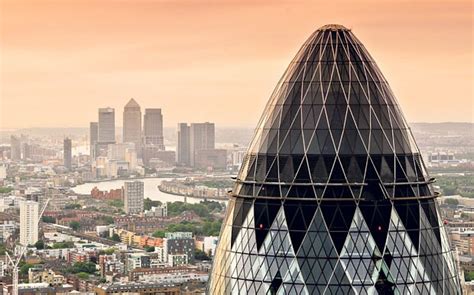 finance jobs growing   uk
