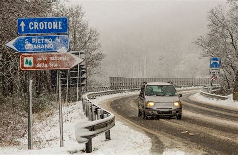 Maltempo In Calabria Riecco La Neve Monte Curcio In Sila Imbiancato