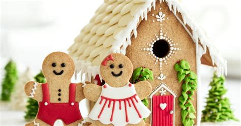 25 Gingerbread House Ideas (+ Unique Decorating Designs) - Insanely Good