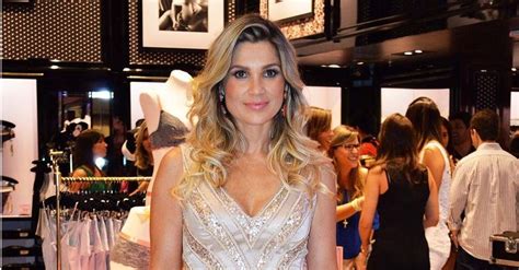Flávia Alessandra prestigia loja de lingerie em Salvador