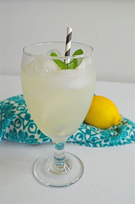 Bourbon Lemonade Cocktail - Aspiring Winos