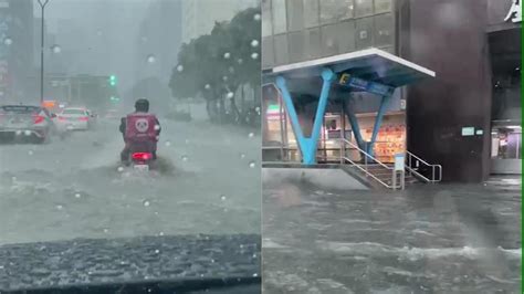 圖／東區馬路水淹半個車身高 滾滾水流直逼捷運站出口