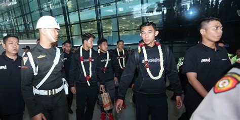 Tiba Di Bandara Timnas Indonesia U 23 Disambut Suporter Bak Pahlawan