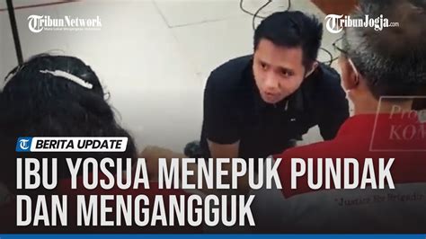 Momen Bharada E Bersimpuh Di Kaki Kedua Orangtua Brigadir J Sebelum