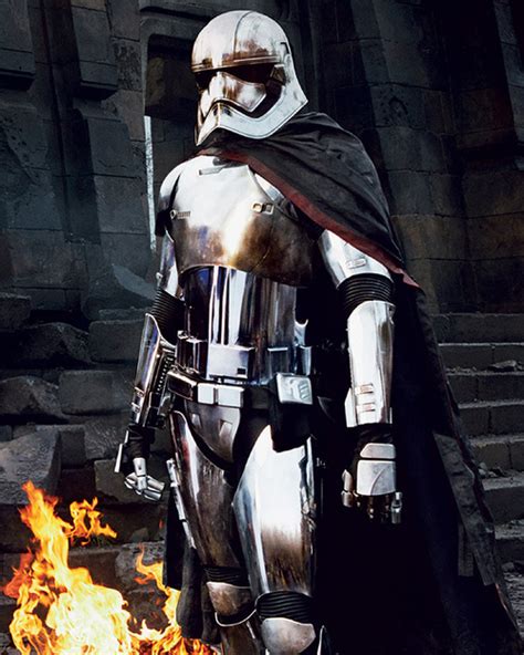 See How Captain Phasma Got Her Chrome Armor in This Cool Mash-Up ...