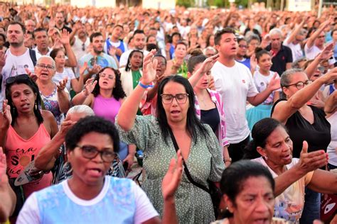 A Gazeta Festa da Penha fé orações e devoção na última missa veja