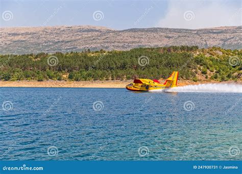 Amphibious Water Drop Firefighting Aircraft Stock Photography ...