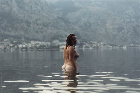 Portrait Of Naked Woman Standing In Sea Del Colaborador De Stocksy