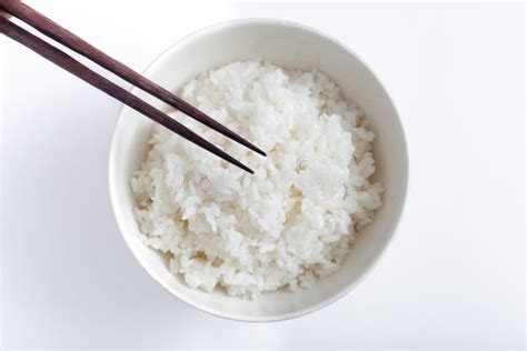 Arroz Blanco Japon S En Cuenco Y Palillos De Cer Mica Desde Arriba Foto