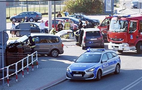 Wypadek w Rybniku Auto z impetem wjechało w budynek przy ulicy