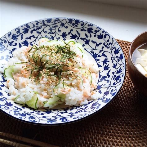 夏にさっぱり☻鮭とキュウリのチラシ寿司 レシピ・作り方 By Mameko Kitchen｜楽天レシピ