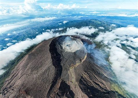 Vista Aérea Del Monte Slamet O Gunung Slamet Es Un Estratovolcán Activo