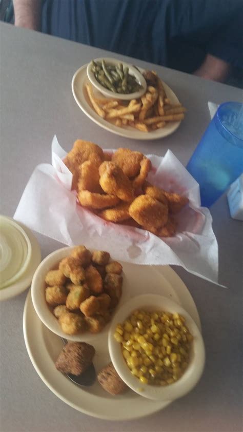 Sandy’s Place Restaurant | Cape Girardeau Regional Airport, 860 Limbaugh Dr #63780, Scott City ...