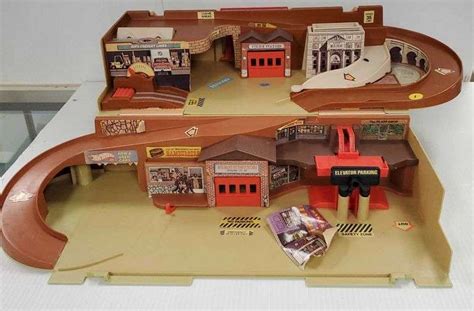 Vintage Hot Wheels Mattel Sto N Go City Folding Playset Bid Assets Online Auctions
