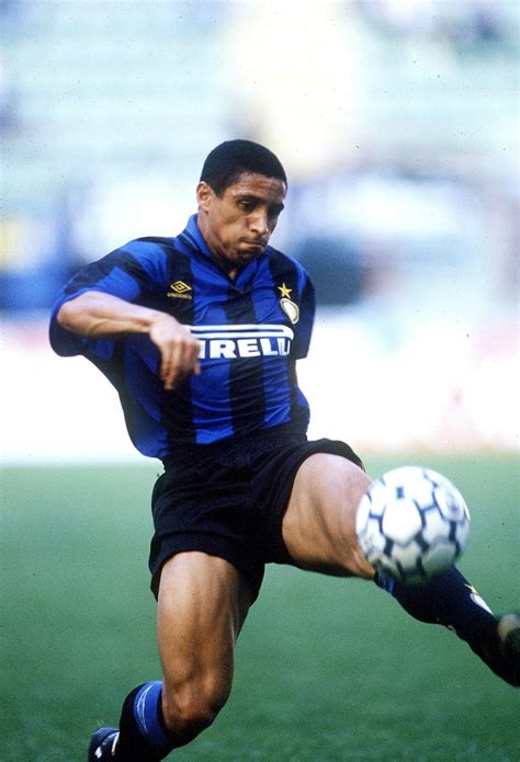 Roberto Carlos En El Inter De Milán Legends Football Soccer Players