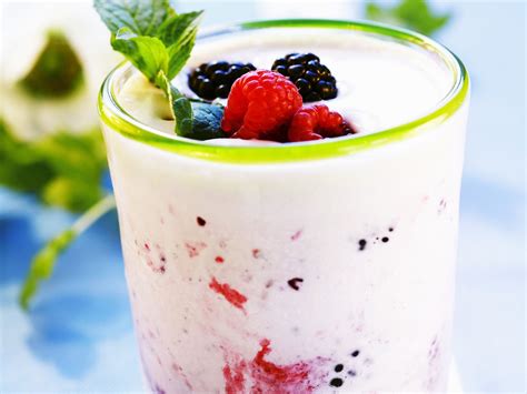 Joghurt Beeren Dessert Rezept EAT SMARTER