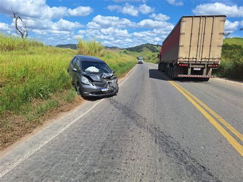 Idosa Tenta Fazer Ultrapassagem Em Local Proibido E Bate De Frente Em