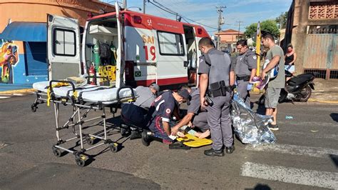 Mãe E Filha Ficam Feridas Após Batida Entre Carro E Moto Em Cruzamento