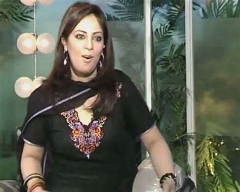 Pakistani Television Captures And Hot Models Farah Hussain Hot In Black