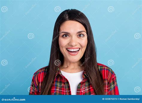 Photo Portrait Of Attractive Mature Woman Surprised And Happy Emotions