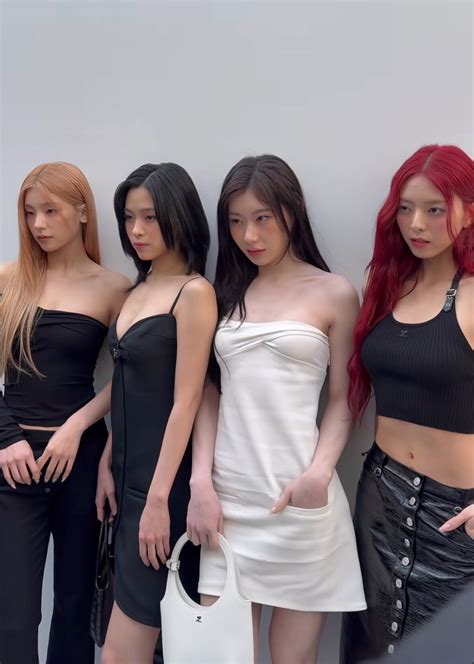 Itzy Au Défilé De Courrèges à La Paris Fashion Week Kpop France