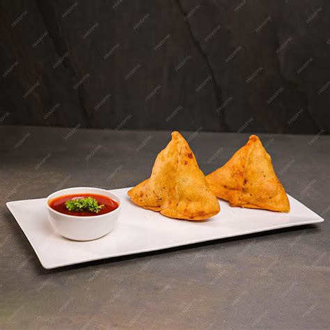 Premium Photo | Photo tasty samosa with tamarind chutney