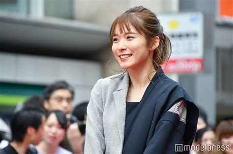 画像2225 松岡茉優、渋谷ど真ん中で堂々ランウェイ “渋谷感”ファッションで登場 モデルプレス