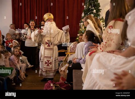 Les Enfants Ukrainiens Participent Au Service Festif De La Cath Drale