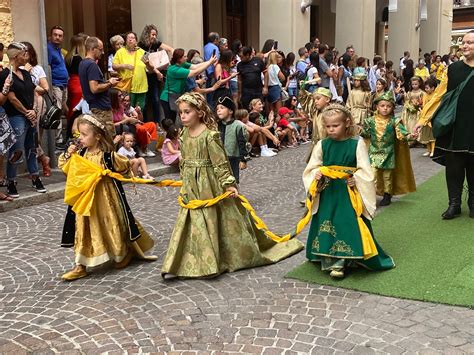 Immagini Volti Ed Emozioni Ecco La Sfilata Dei Bambini Del Palio Di