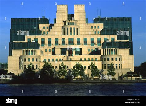 Mi5 building hi-res stock photography and images - Alamy