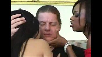 Trío con negra y asiática XVIDEOS