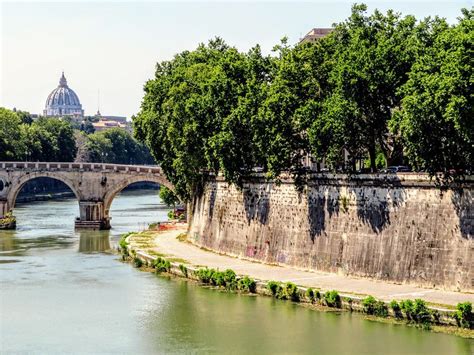 Building The Embankments Of The River Tiber Rome Walks In Rome Est