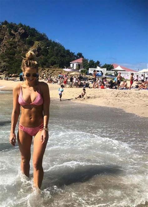 Vogue Williams Shows Off Toned Abs In Pretty Pink Bikini On Sun Soaked Holiday Extra Ie