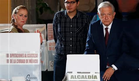 Presidente Andrés Manuel López Obrador vota en comicios de México