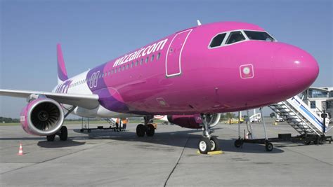 Două avioane Wizz Air care urmau să aterizeze la Iaşi au fost