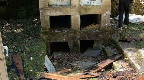 Los Mossos Investigan La Profanaci N De Tumbas En Un Cementerio Del