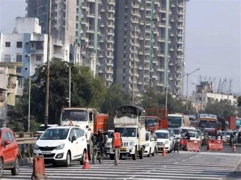 Pune Speed Limit Of Km H Imposed On Heavy Vehicles Between Katraj