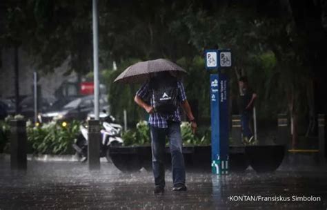 Tak Cuma Payung Siapkan Peralatan Penting Ini Saat Musim Hujan Ya