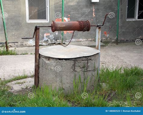 Old Well With Pulley And Bucket Stock Image Image Of Pulley Castle