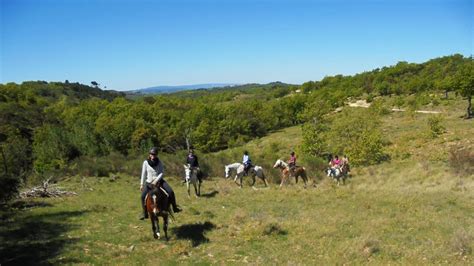 Randonnée à Cheval Réveillon Fin Dannée En Provence 2 à 5 Jours A