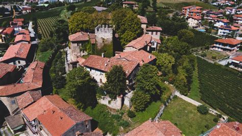 Grumello Del Monte Lazienda Vitivinicola Castello Produciamo