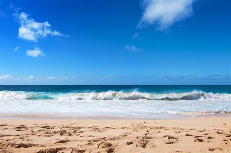 Bodysurfing at Sandy Beach | UnrealHawaii.com