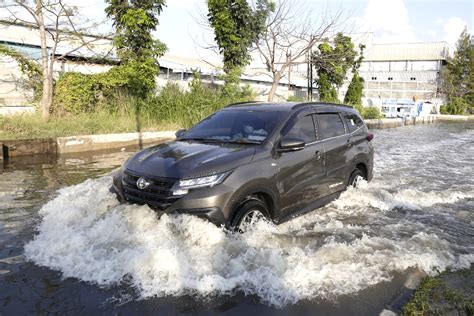 Foto Pasca Gerhana Bulan Kawasan Muara Baru Terendam Banjir Rob