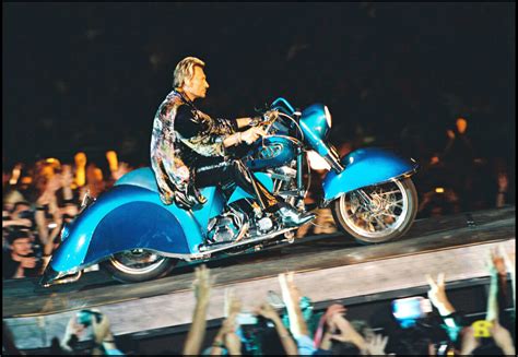 Photo Johnny Hallyday Arrivant En Harley Davidson Un Concert Au